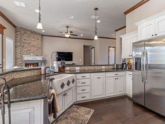 2nd image of 180 Highland Blvd
