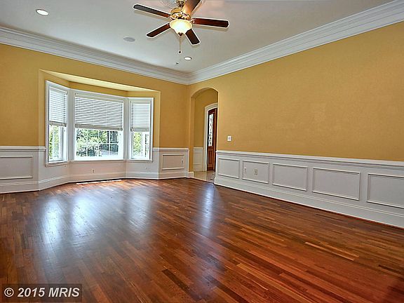4th image of 10710 Oak Pl