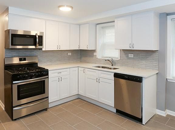 4th image of 2654 W Touhy Ave