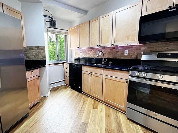 5th image of 4200 Cathedral Ave NW APT 709