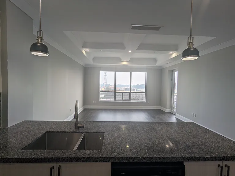 121 King St W — Photo 40