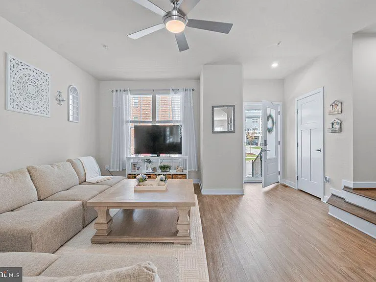 6247 Islington St — Photo 5