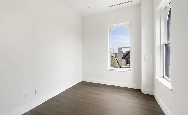 Rented by Compass | media 22