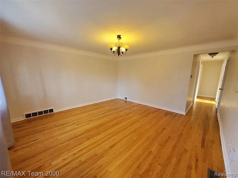 5637 Merrick St — Photo 4