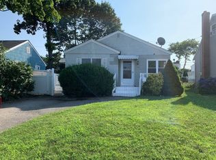 235 Riviera Pkwy, Lindenhurst, NY 11757