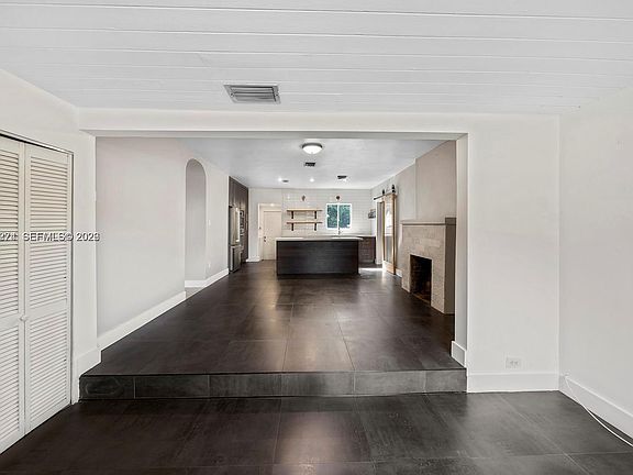 5th image of 534 NW 50th St