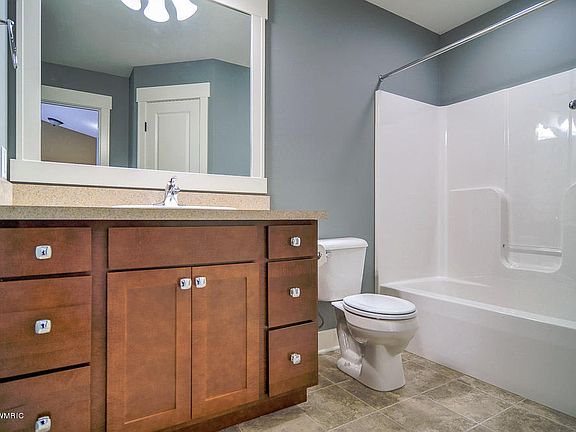 2nd image of 1096 Sunnyside Dr #28