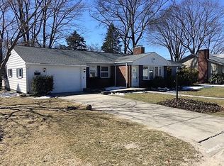 102 Garden Hills Dr, Cranston, RI 02920