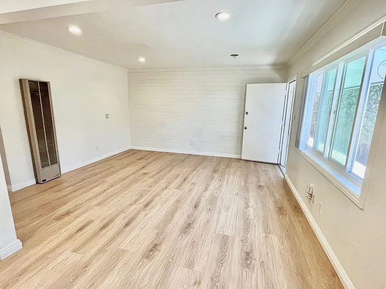 2 bed 1 bath Apt in North Park Area — Photo 8
