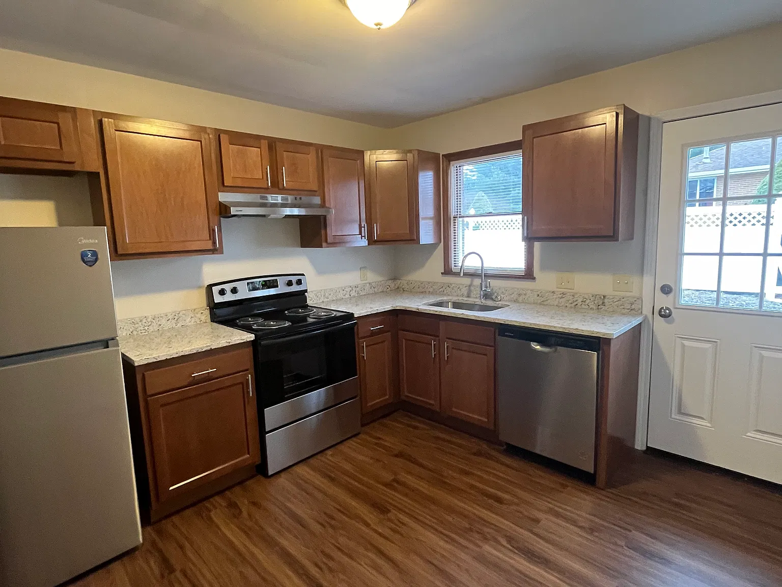 2 bed, $1,200 — Photo 1
