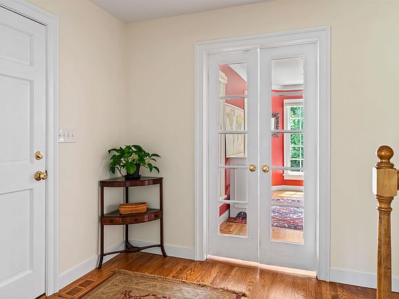 5th image of 140 Langford Pl
