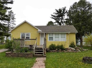 526 E Pine St, New London, WI 54961