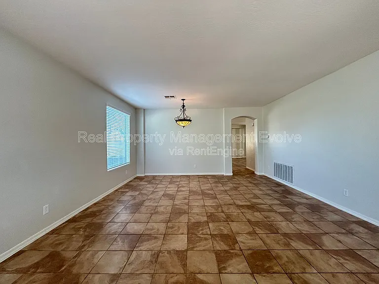 9707 S 45th Ave — Photo 8