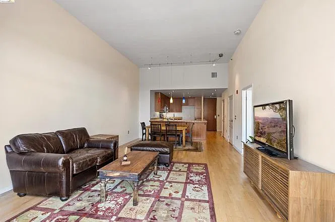 1 bed, 1001 sqft, $2,950 — Photo 3