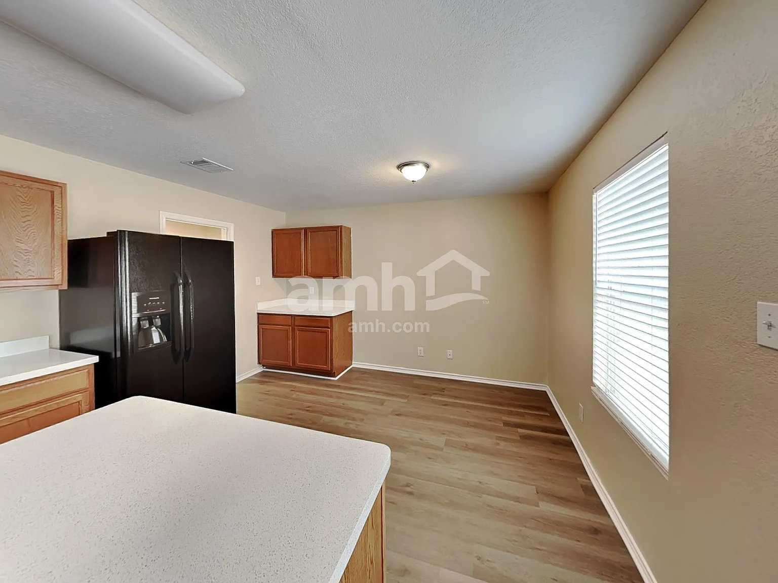 3 bed, 2.5 bath, 2700 sqft, $1,920 — Photo 3