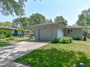 1016 Meadow Dale Dr, Lincoln, NE 68505