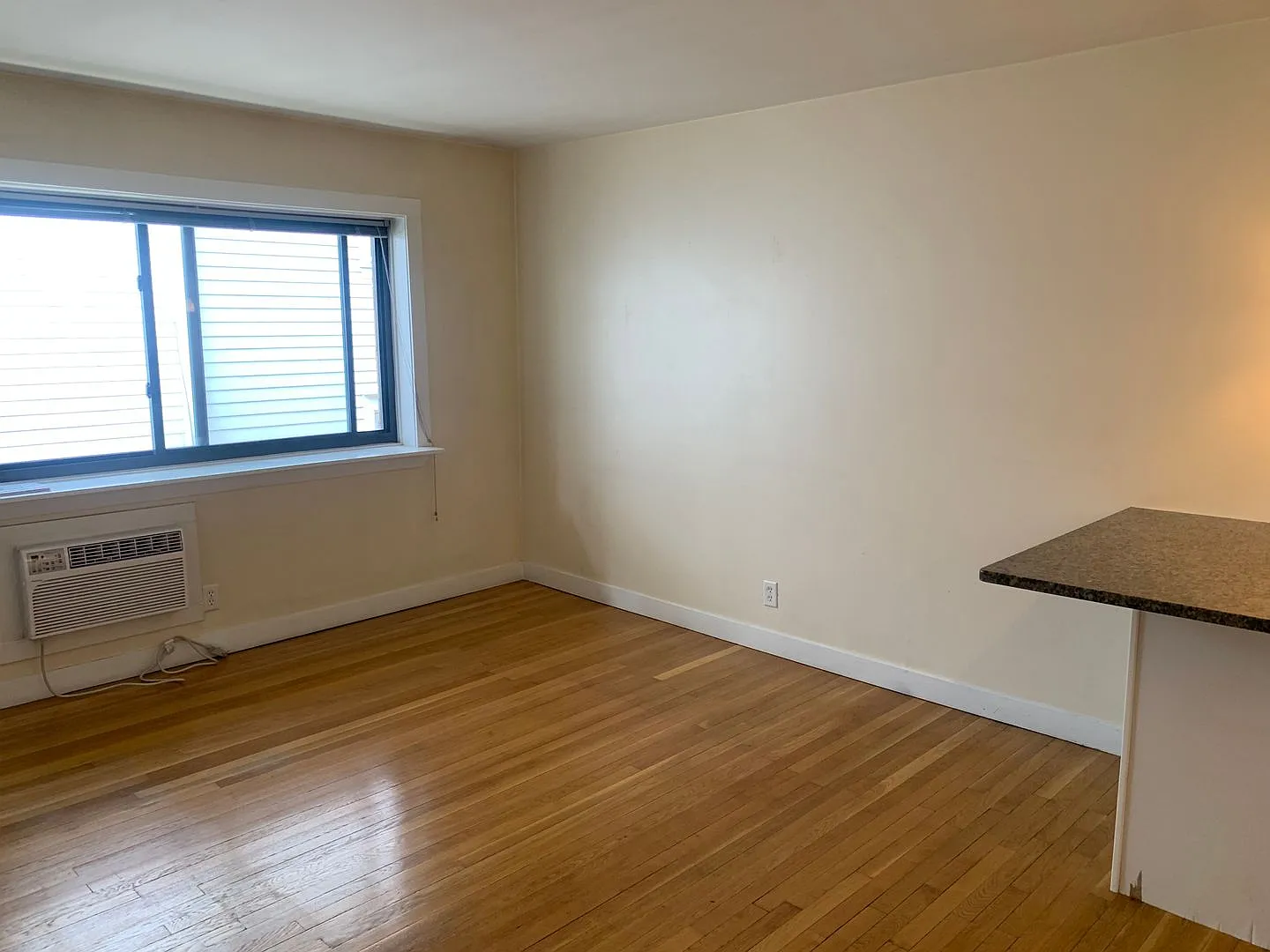 1639 Farwell — Photo 3