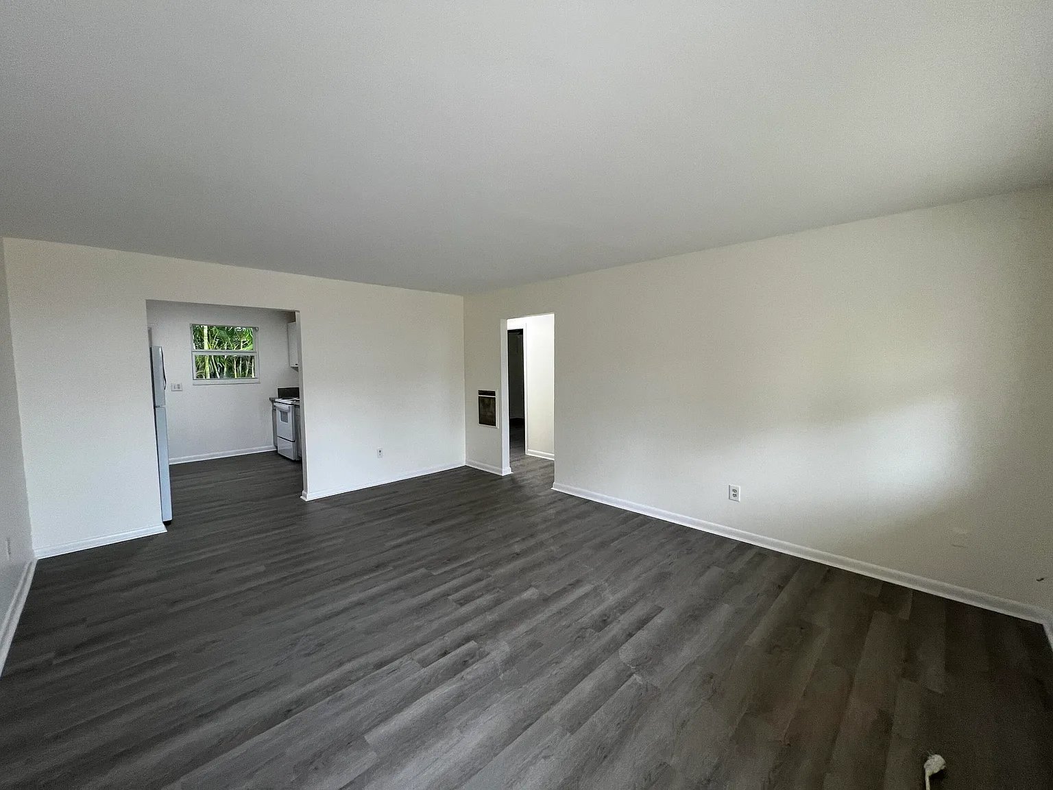 2 bed, 1.0 bath, 825 sqft, $1,795 — Photo 2
