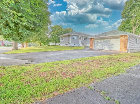 58 Louisberg St, Lawrence, MA 01843