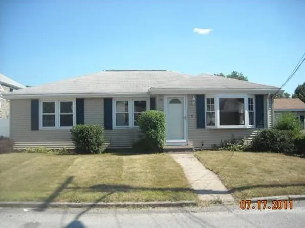 8 Lenox St, Cumberland, RI 02864