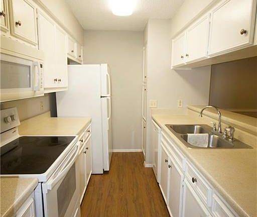 4th image of 10616 Mellow Mdws APT 12C