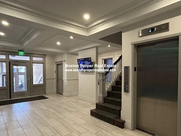 51 Queensberry St #9 — Photo 4