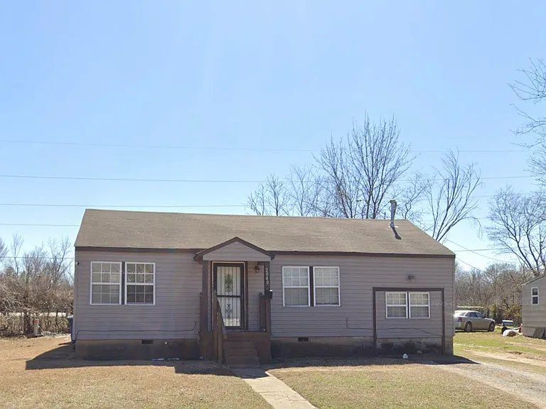 2040 E Woodrow St — Photo 18