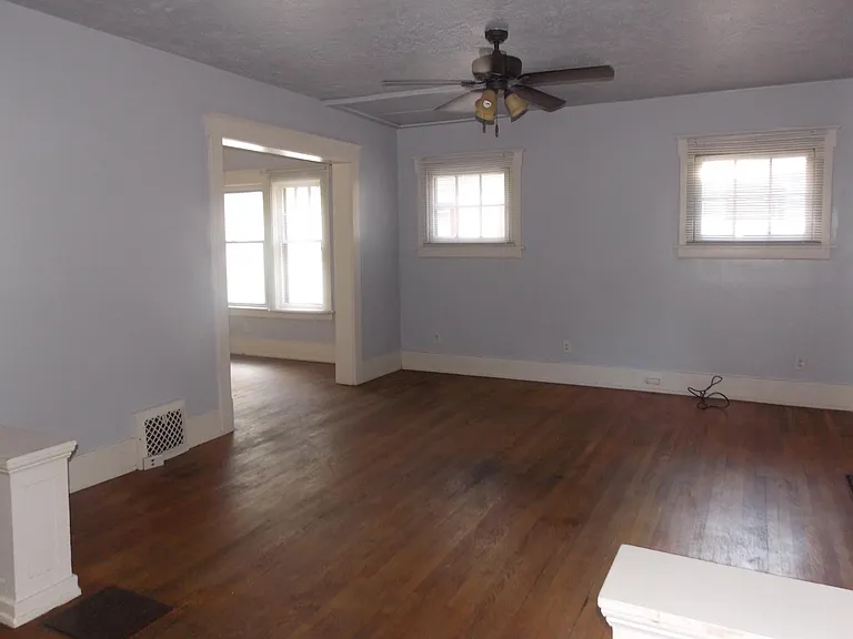 305 Smith Ave — Photo 9