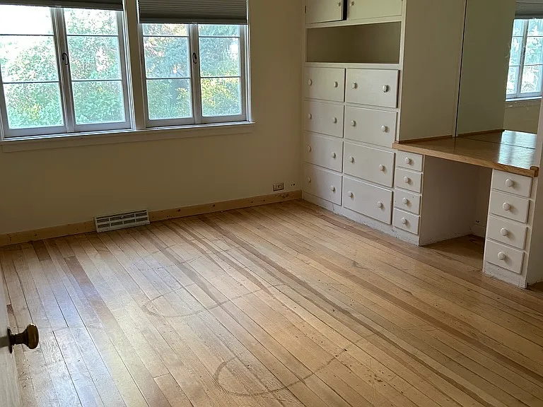 810 S Washington St — Photo 4