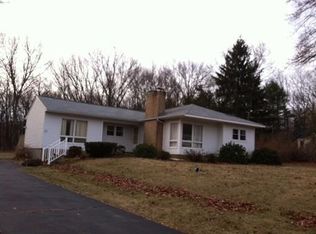 46 Colonial Rd, Sutton, MA 01590