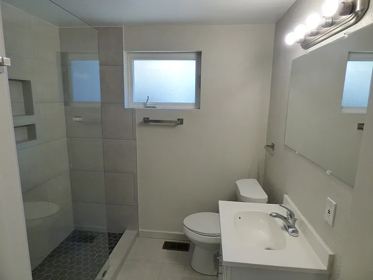 1543 S Hudson St — Photo 10