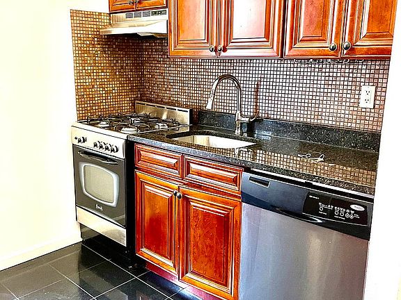 3rd image of 446 E 85th St APT 5