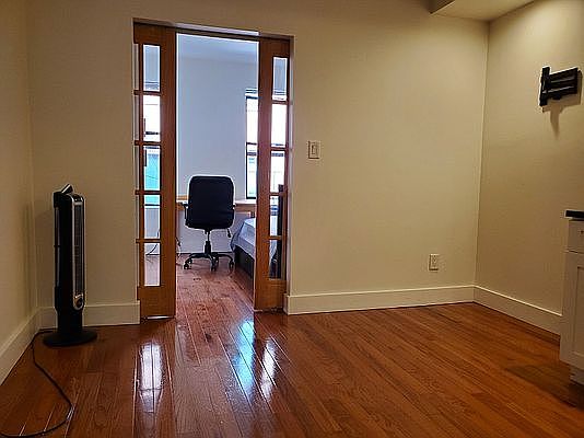5th image of 531 W 48th St APT 16