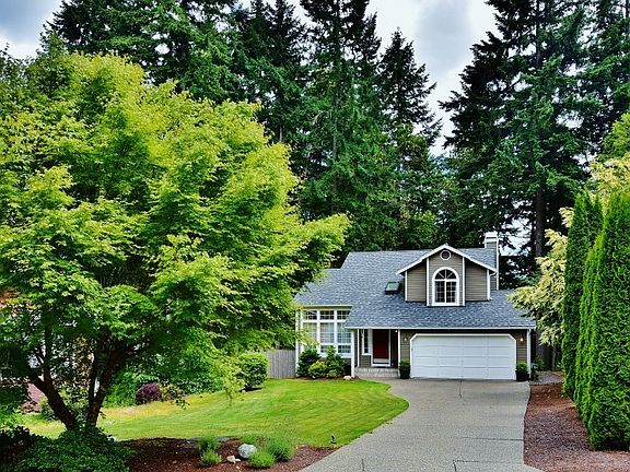 2nd image of 1163 NW Montery Ct