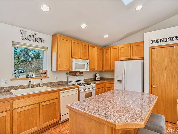 3rd image of 1085 Tyler James Ln