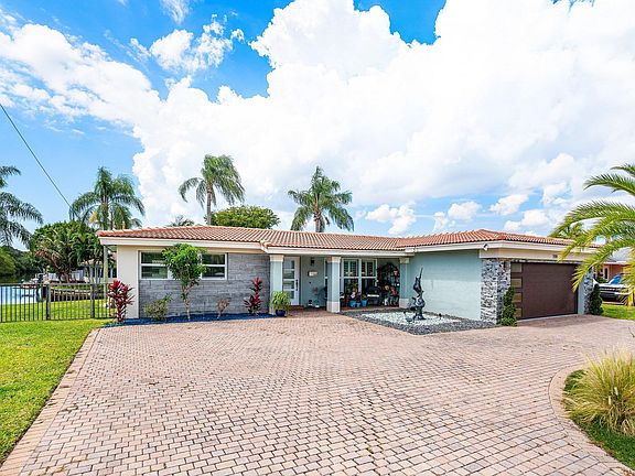 3rd image of 598 W Palmetto Park Road