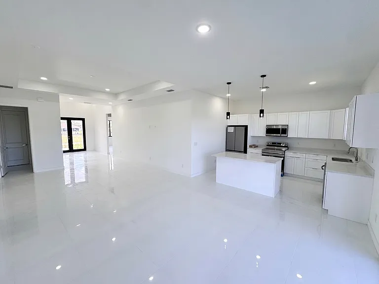 3032 NW 41st Ave — Photo 7