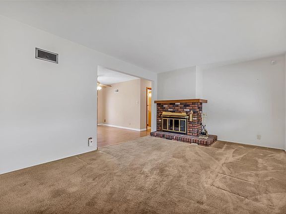 4th image of 1067 Rainbow Dr