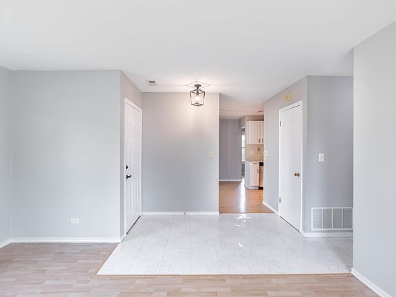 2nd image of 1063 Crestwood Ln