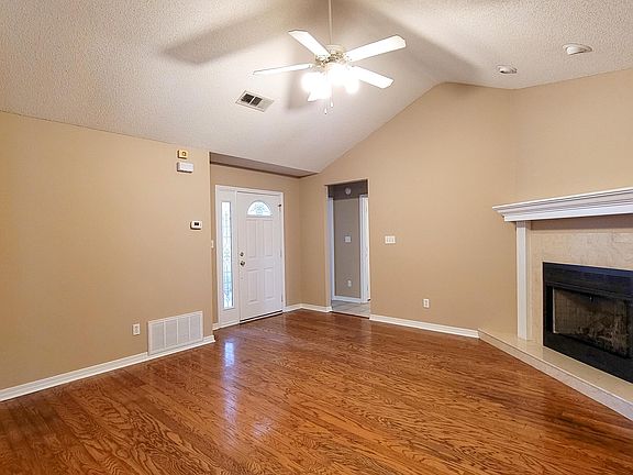 4th image of 238 Carmel Dr