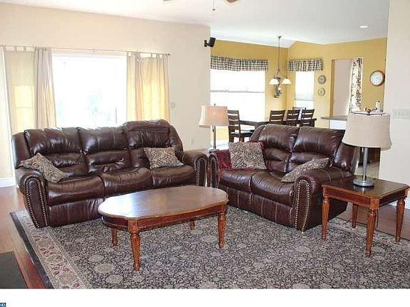 4th image of 146 McDonald Way