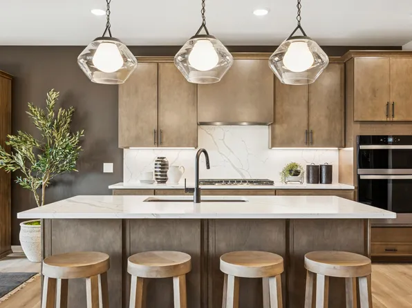 1831 Tamarack Rd, Shakopee, MN 55379