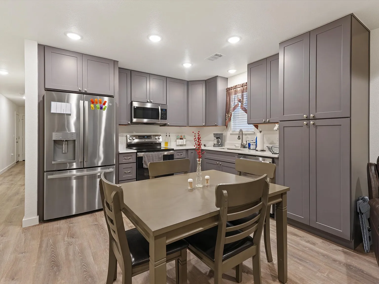 3 bed, 1262 sqft, $2,500 — Photo 2