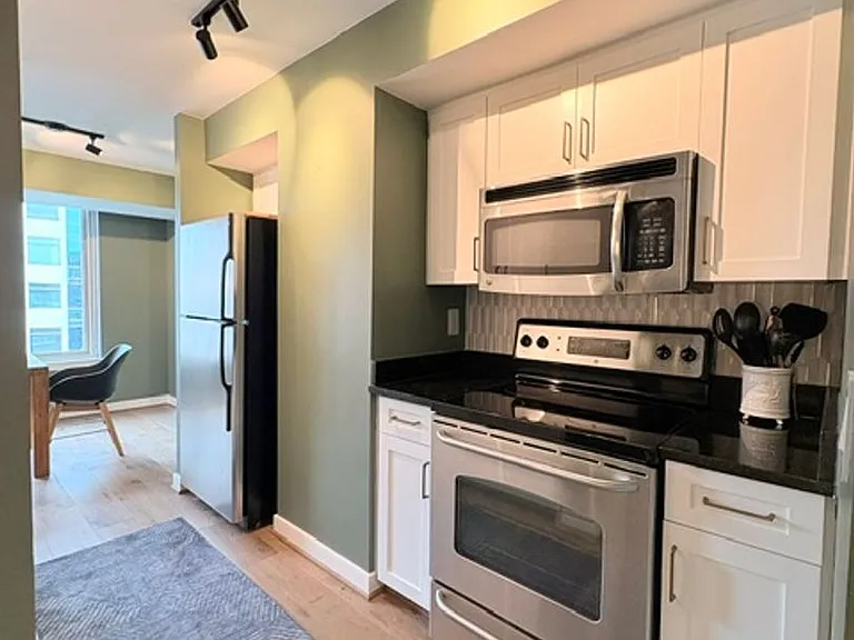 7500 Woodmont Ave #907 — Photo 8