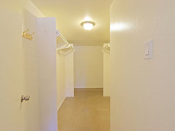 4th image of 1102 E Maryland Ave APT 17