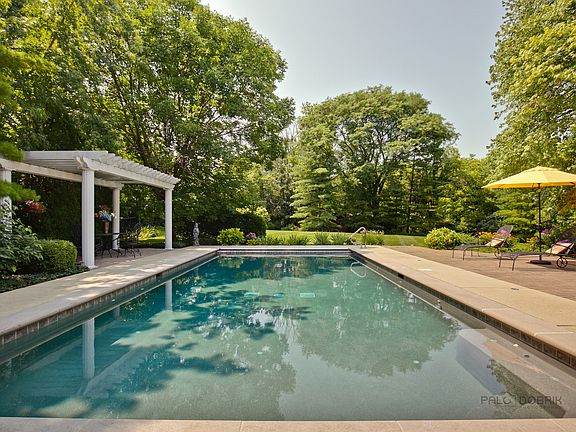 3rd image of 840 S Forest Dr
