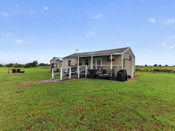 170 Clam Dr, Palacios, TX 77465