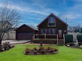 9 Reinhart Ct, Melville, NY 11747
