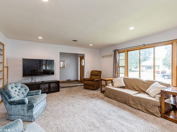4th image of 1531 Roosevelt Ave