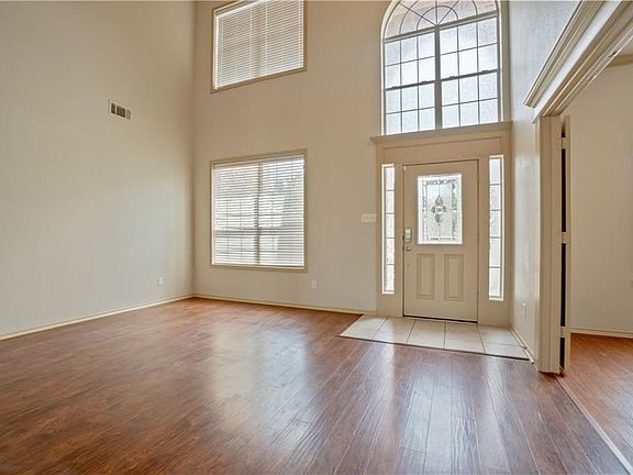 2nd image of 5809 Robins Way